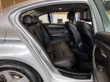 BMW 525d Lim. Aut.*NAVI*PDC*SHZ*STARTSTOP*VOLLLEDER*