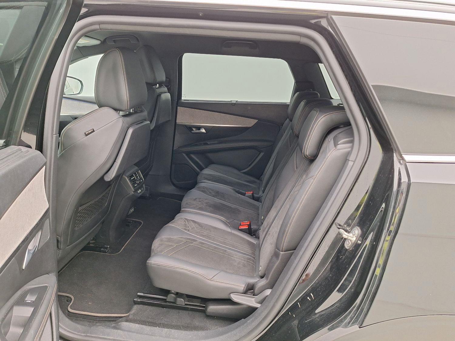 Fahrzeugabbildung Peugeot 5008 GT 1.5D NAVI/LED/ALCANTARA/SHZ/ACC/R'CAM