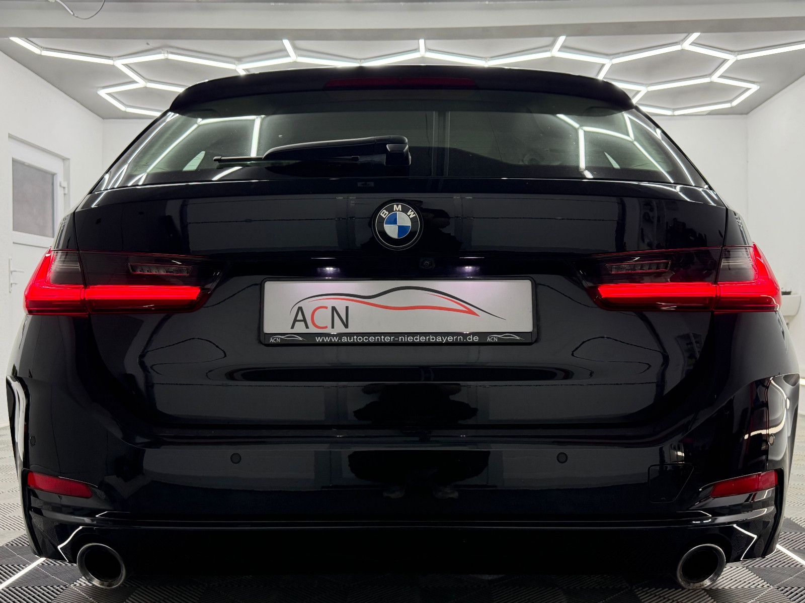 Fahrzeugabbildung BMW 330 d xDrive Touring/LED/CURVED/HuD/AHK/FACELIFT