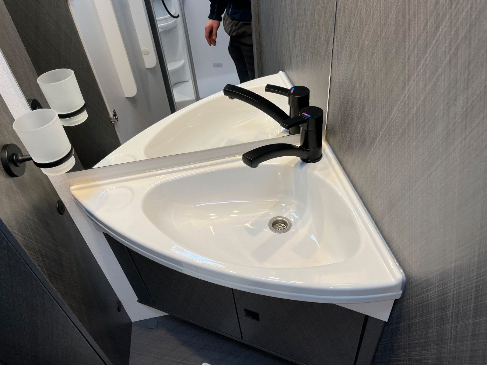 Fahrzeugabbildung Etrusco T 7.4 SB *Markise*Multimedia*Rahmenfenster