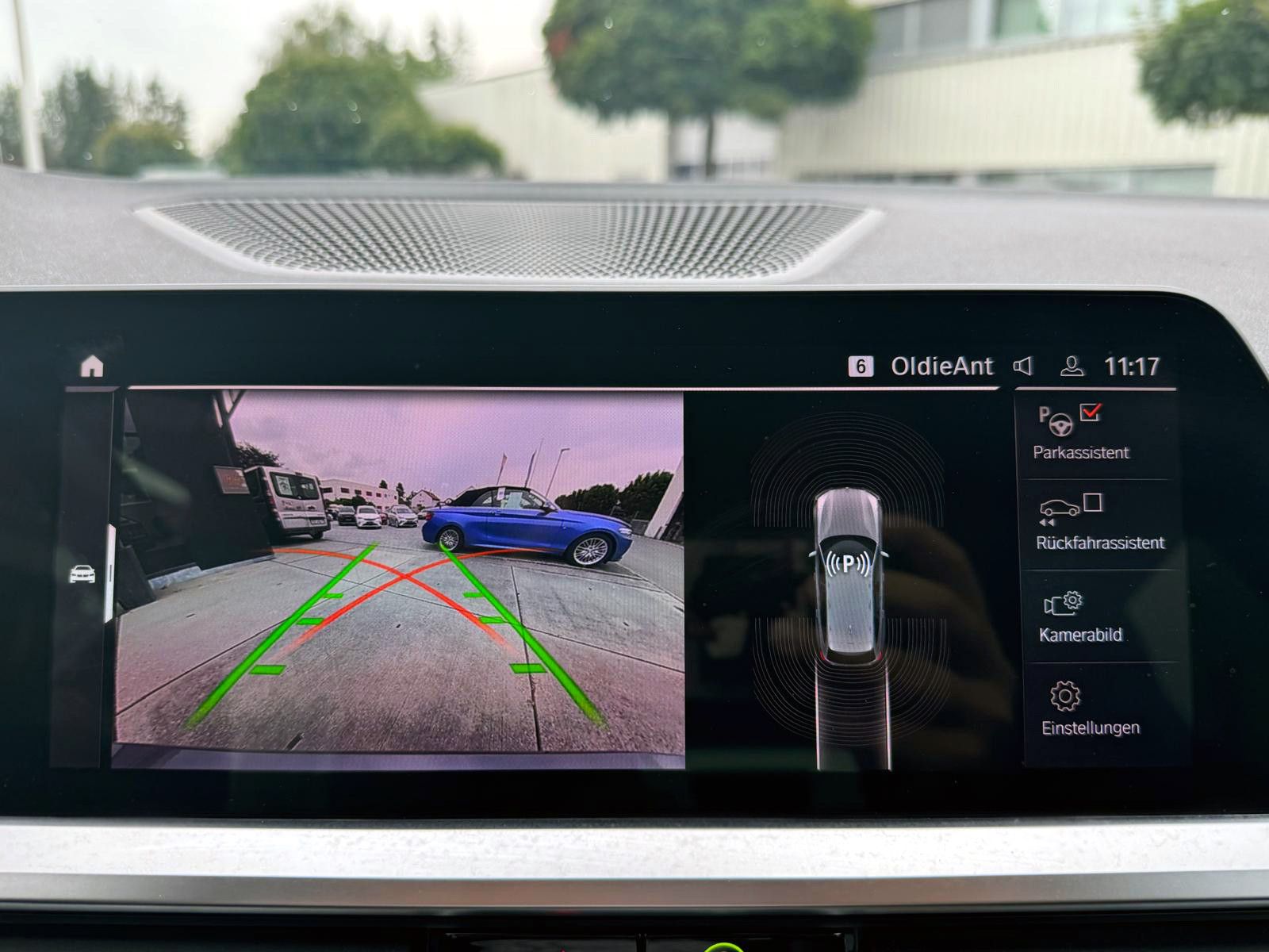 Fahrzeugabbildung BMW 320i Touring Sport-Line Steptr. LED KAM AHK NAV