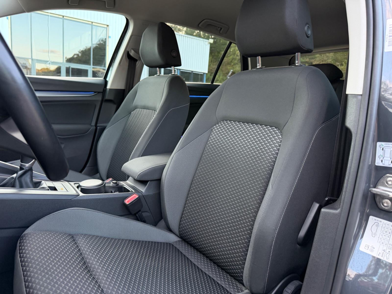 Volkswagen Golf VIII Lim. Active/LED/NAVI/Alu/Top Zustand., миниатюра 17