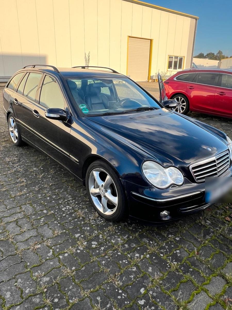 Mercedes-Benz C180 2005 — салон