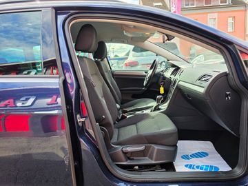 Volkswagen Golf - 6