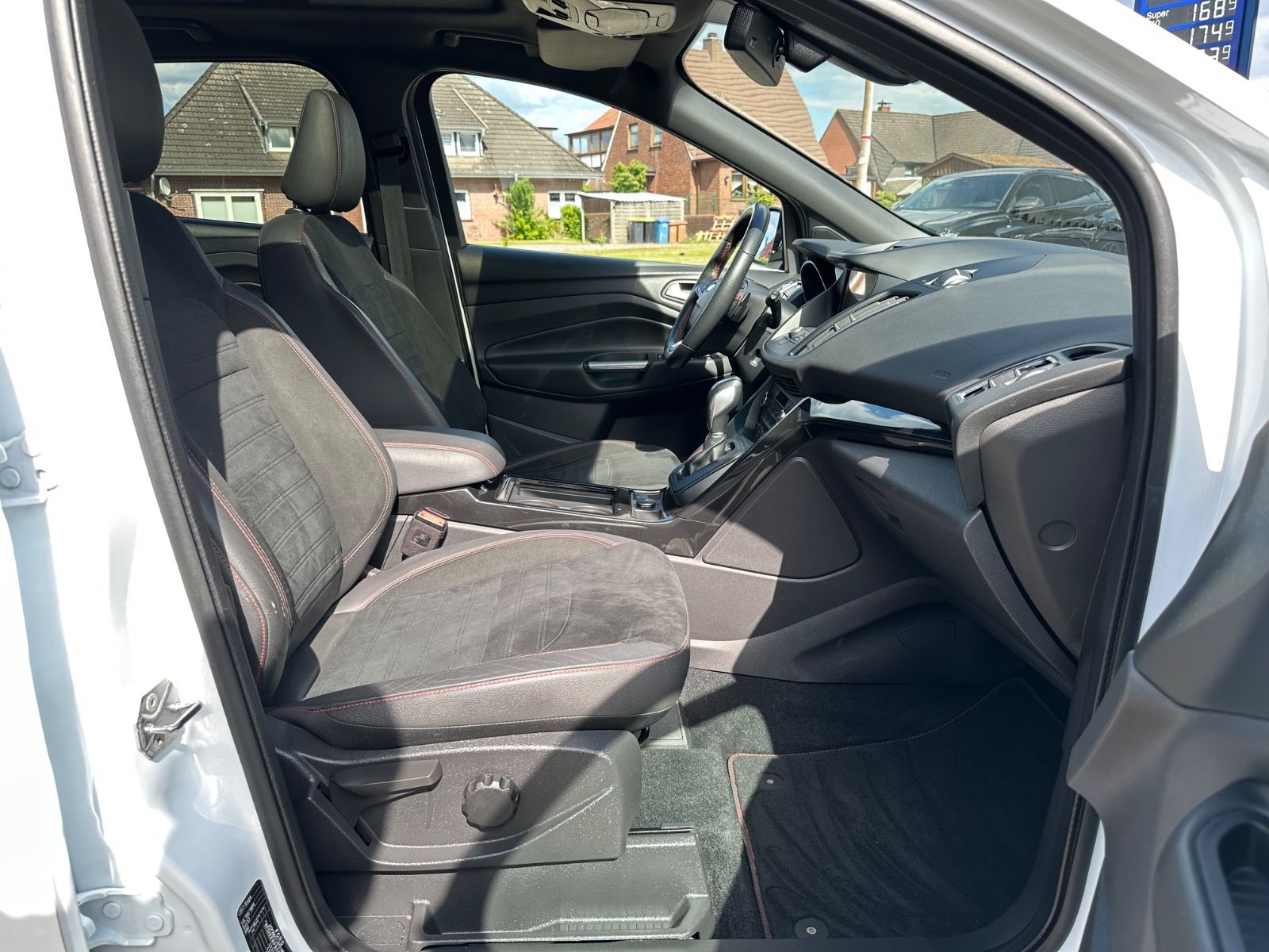 Fahrzeugabbildung Ford Kuga 2.0 TDCi ST-Line 4x4 AHK/BiXenon/Pano/Sound