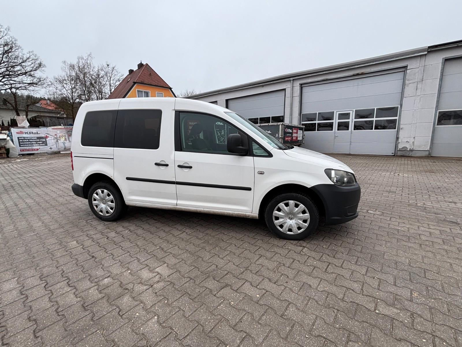 Volkswagen Caddy 2010 — вигляд ззаду