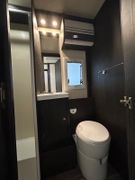 Fahrzeugabbildung Roller Team Kronos 295 TL Hub-Bett SAT TV 5 Schlafplätze