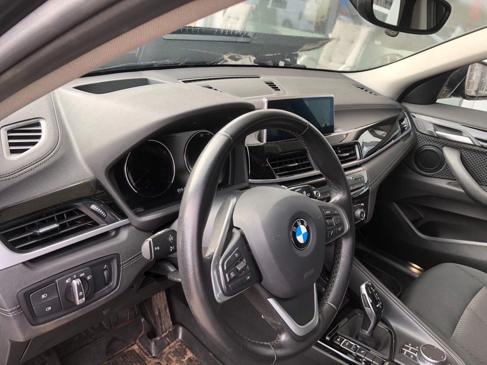 Fahrzeugabbildung BMW X2 sDrive 20 i Advantage Frontschaden