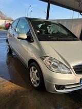 Mercedes-Benz A 150 BlueEFFICIENCY - - Mercedes-Benz A 150 mit Benzin-Antrieb