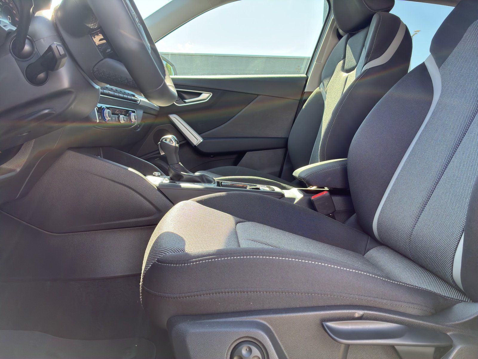 Fahrzeugabbildung Audi Q2 advanced 35 TFSI 110(150) S tronic Kamera,LM