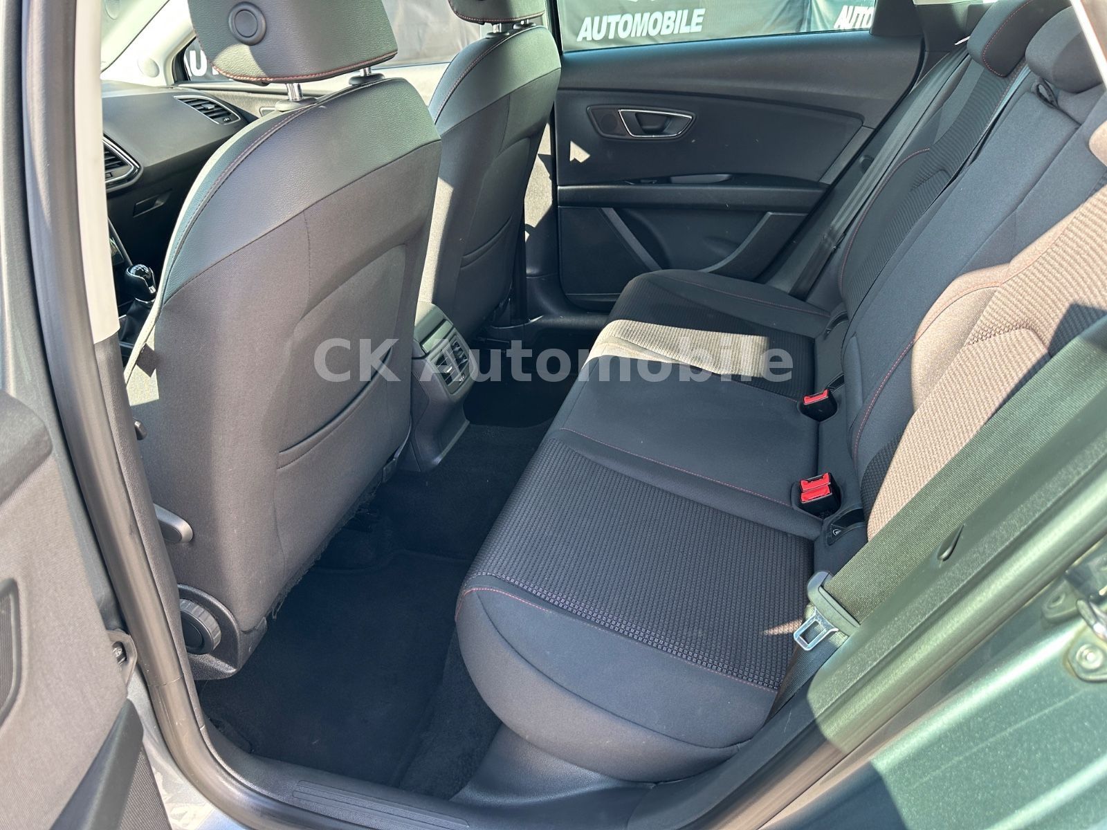 Fahrzeugabbildung SEAT Leon ST 1.5 TSI FR/Navi/Klima/LED/Tempomat/PDC