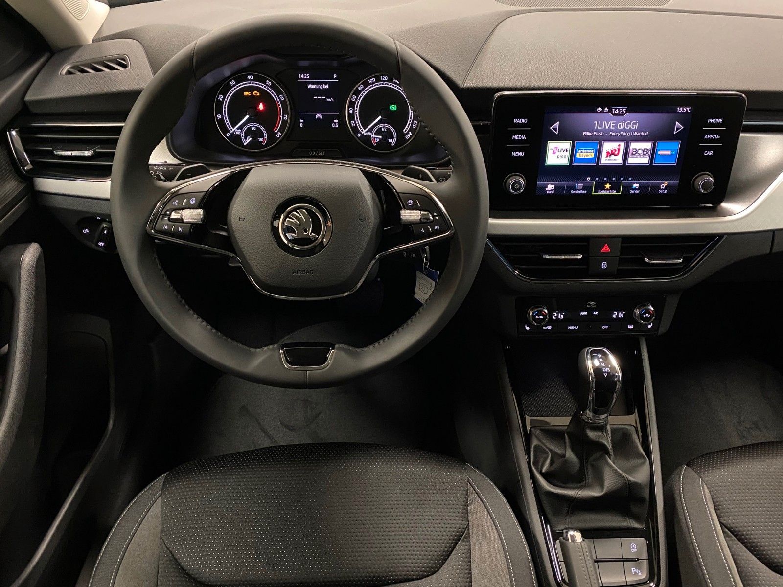 Fahrzeugabbildung SKODA Kamiq 1.5l TSI DSG TOUR+5 JahGARANTIE+KAMERA+PDC