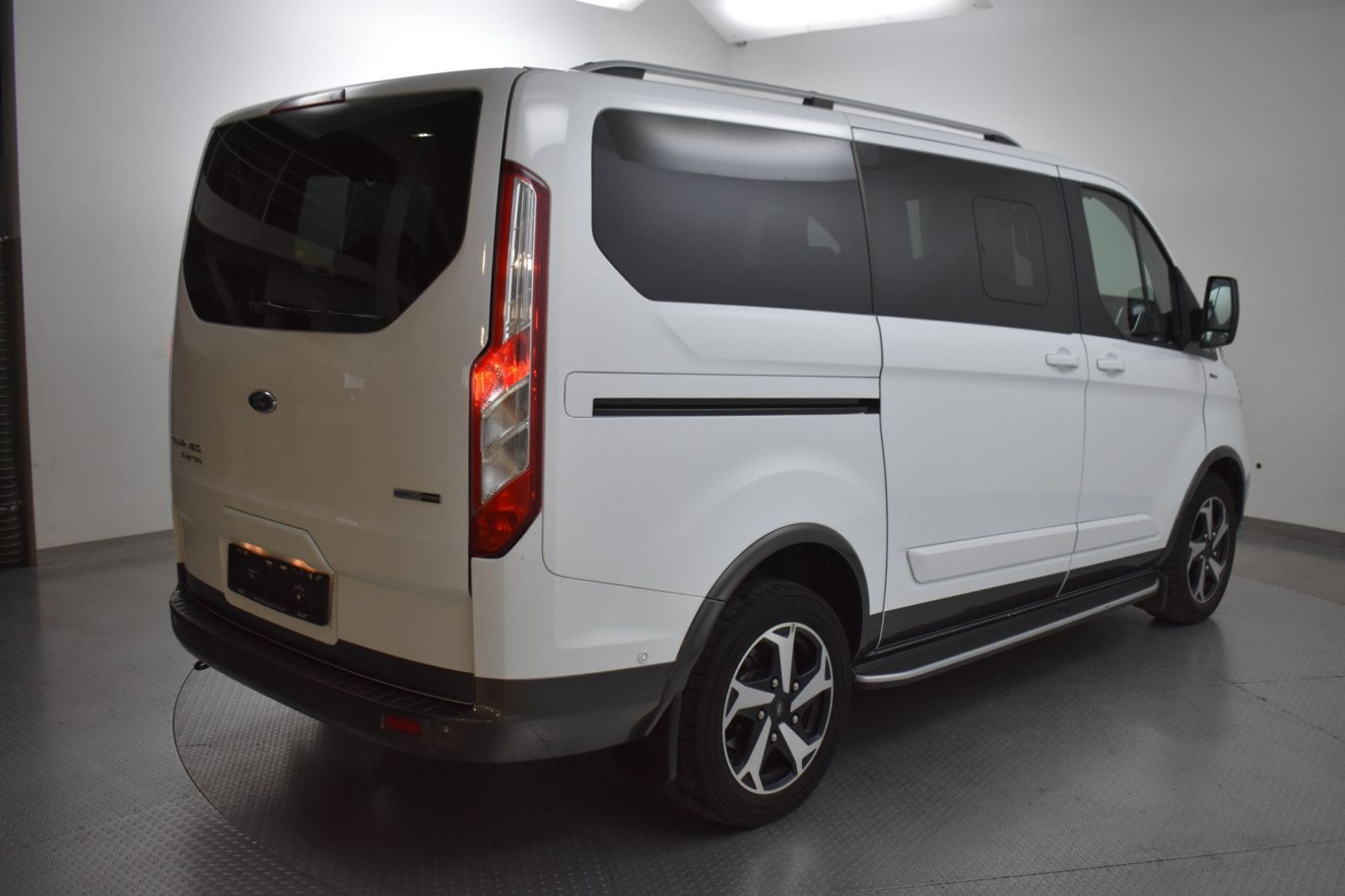 FORD Tourneo Cust 320 Activ 8SI+NAV+XEN+SHZ+ACC+LEDER - Image 5