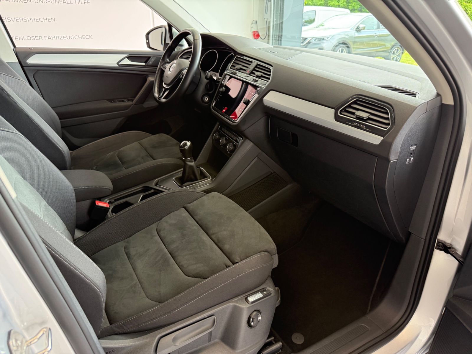 Fahrzeugabbildung Volkswagen Tiguan Comfortline Standheizung, Allwetterreifen