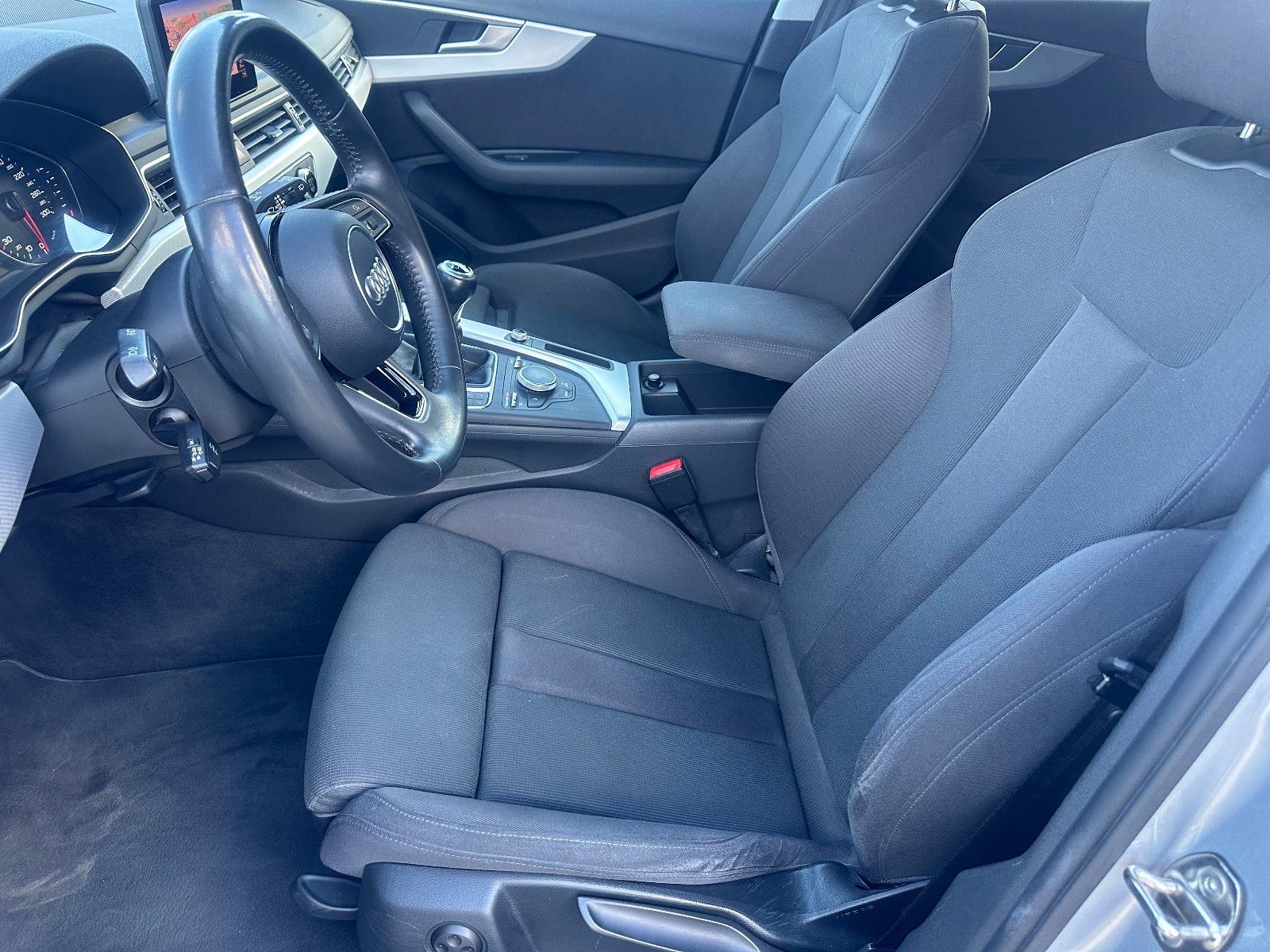 Fahrzeugabbildung Audi A4 2.0 TDI AVANT SPORT PAKET*MOD.2018+AHK*