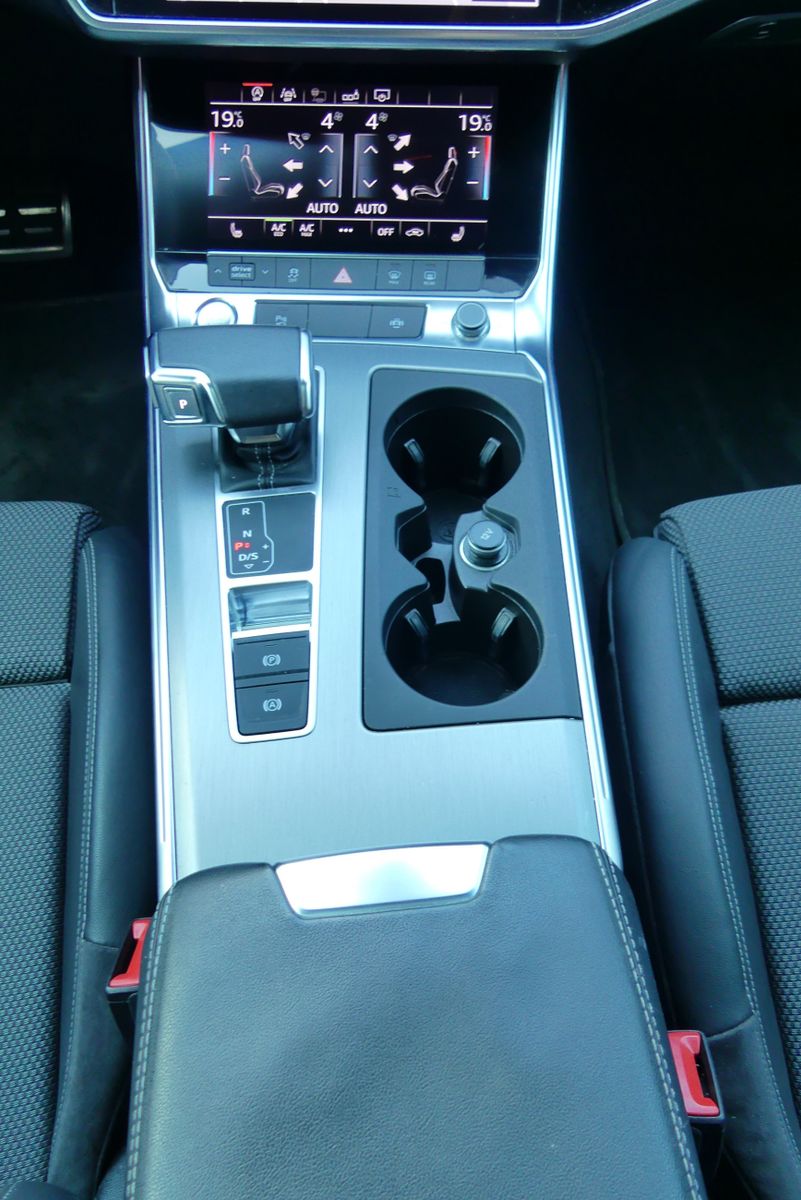 Fahrzeugabbildung Audi A6 Avant 45 TFSI S-Line NAV+LED+VCOCKPIT+PANO+SH