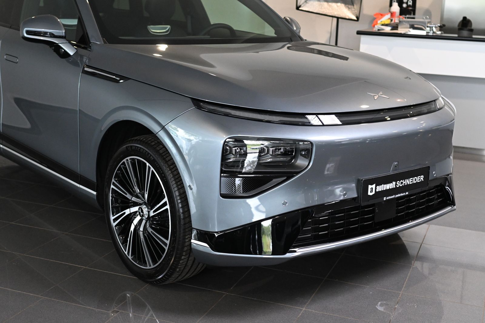 XPENG G9
