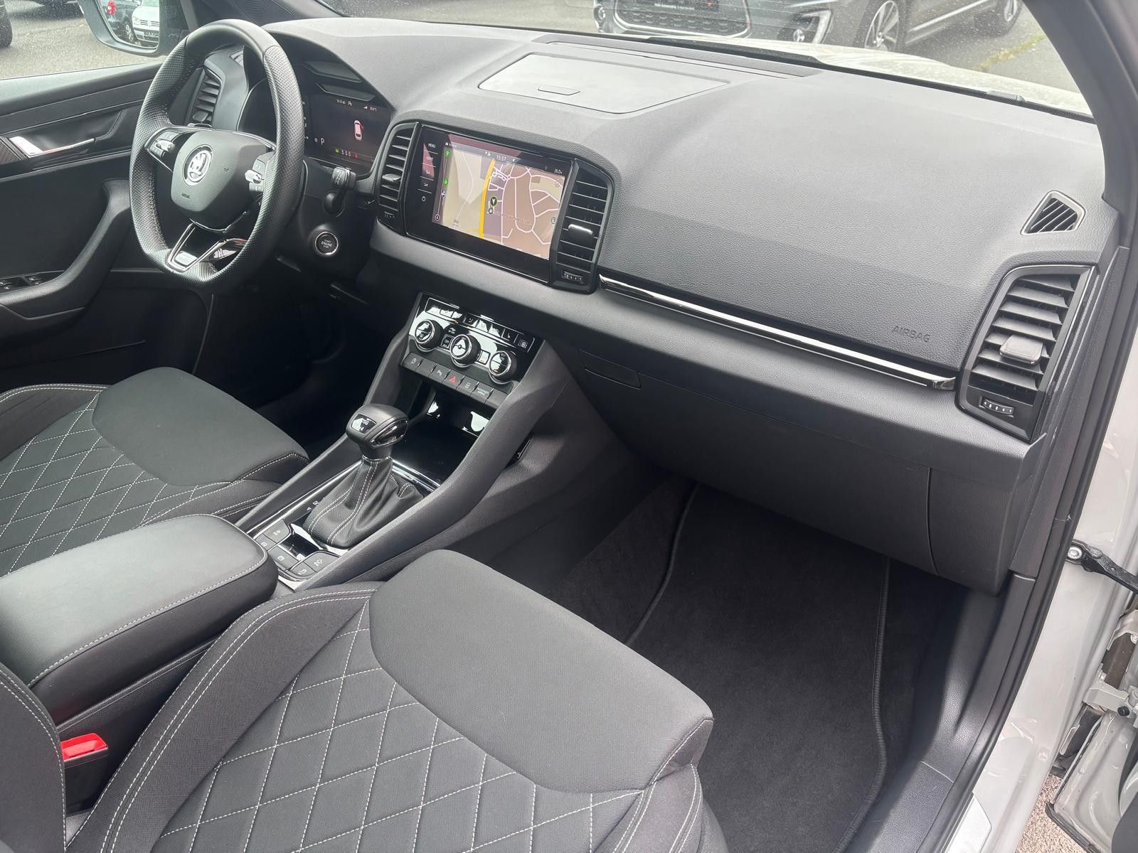 Fahrzeugabbildung SKODA Karoq SportLine 4x4-ACC-PANO-VIRTUAL-KAM-SHZ-LED