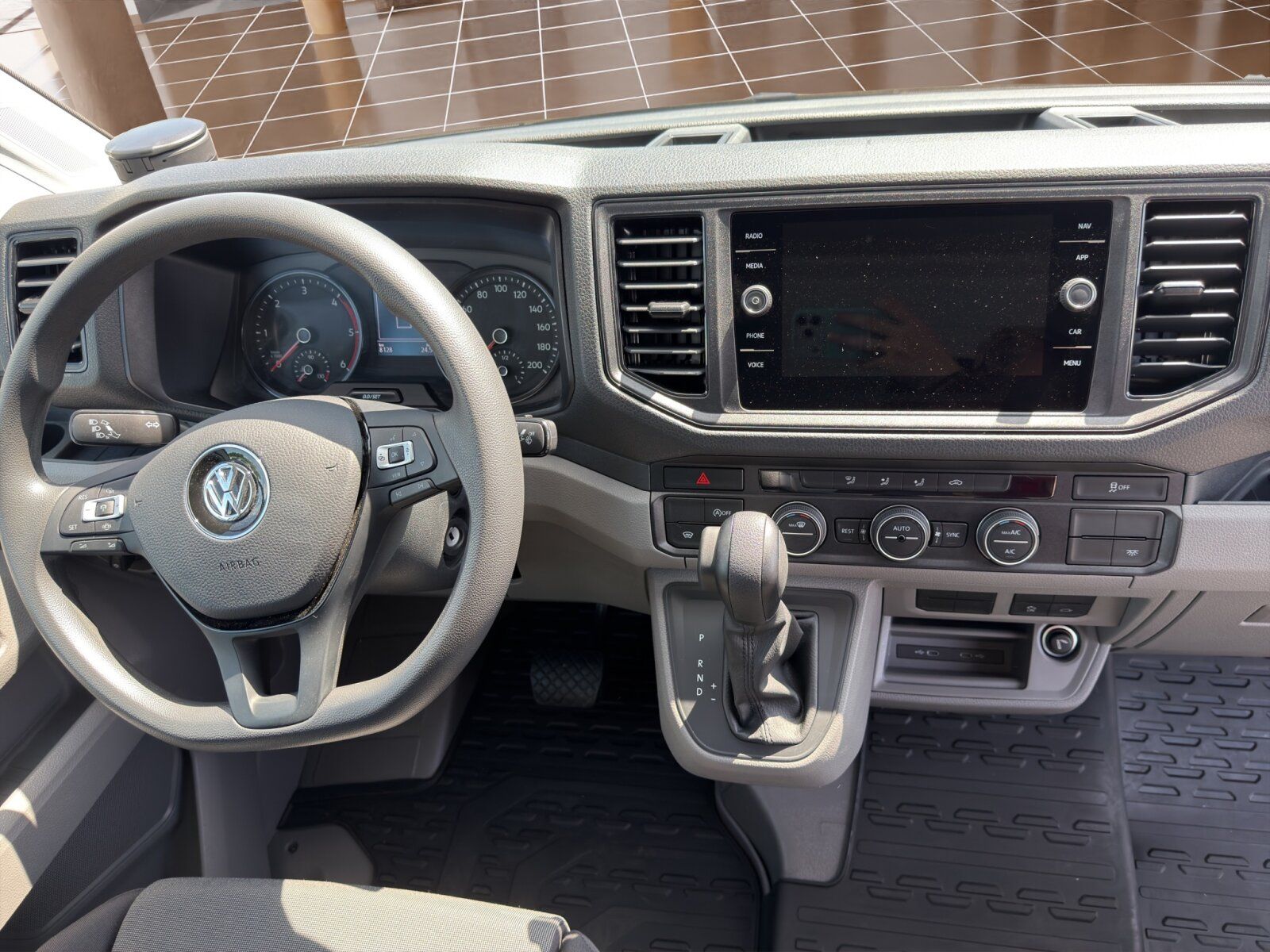 Fahrzeugabbildung Volkswagen Crafter 35 Koffer 2.0 TDI Ladebordwand