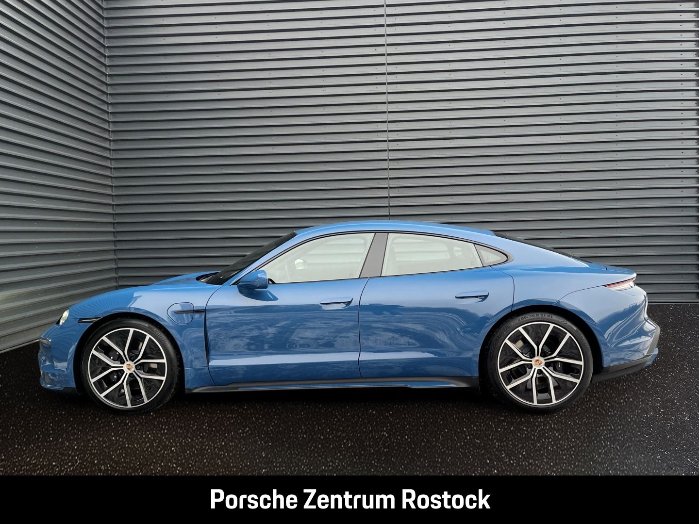 Porsche Taycan Black Edition InnoDrive Abstandstempomat imagem 2