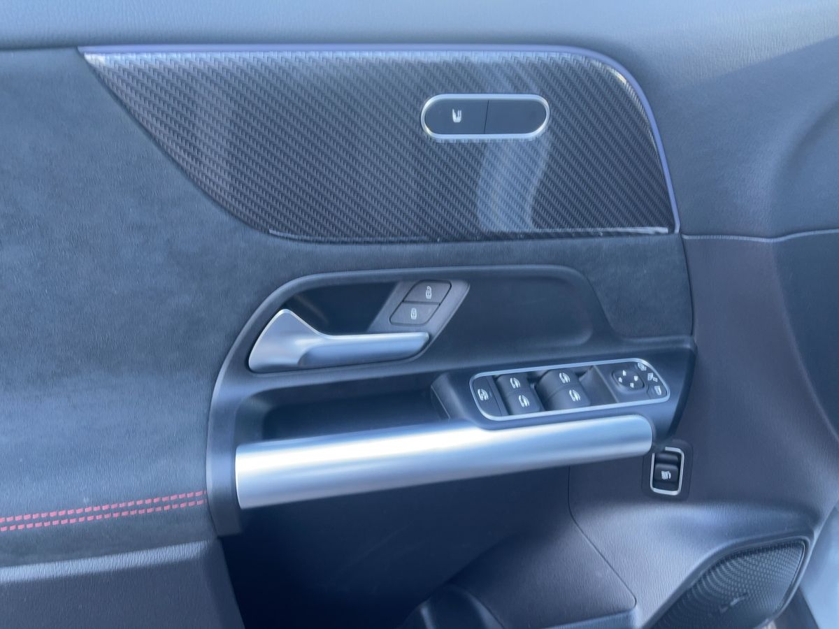 Fahrzeugabbildung Mercedes-Benz GLA 200 d AMG/Night/360°/Multibeam/AHK/20''