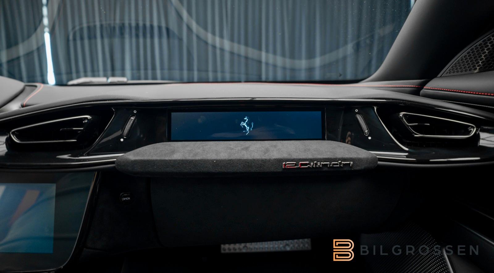 Ferrari Coupe 6.5 V12 CARBON LIFT PASSENGER DISPLAY