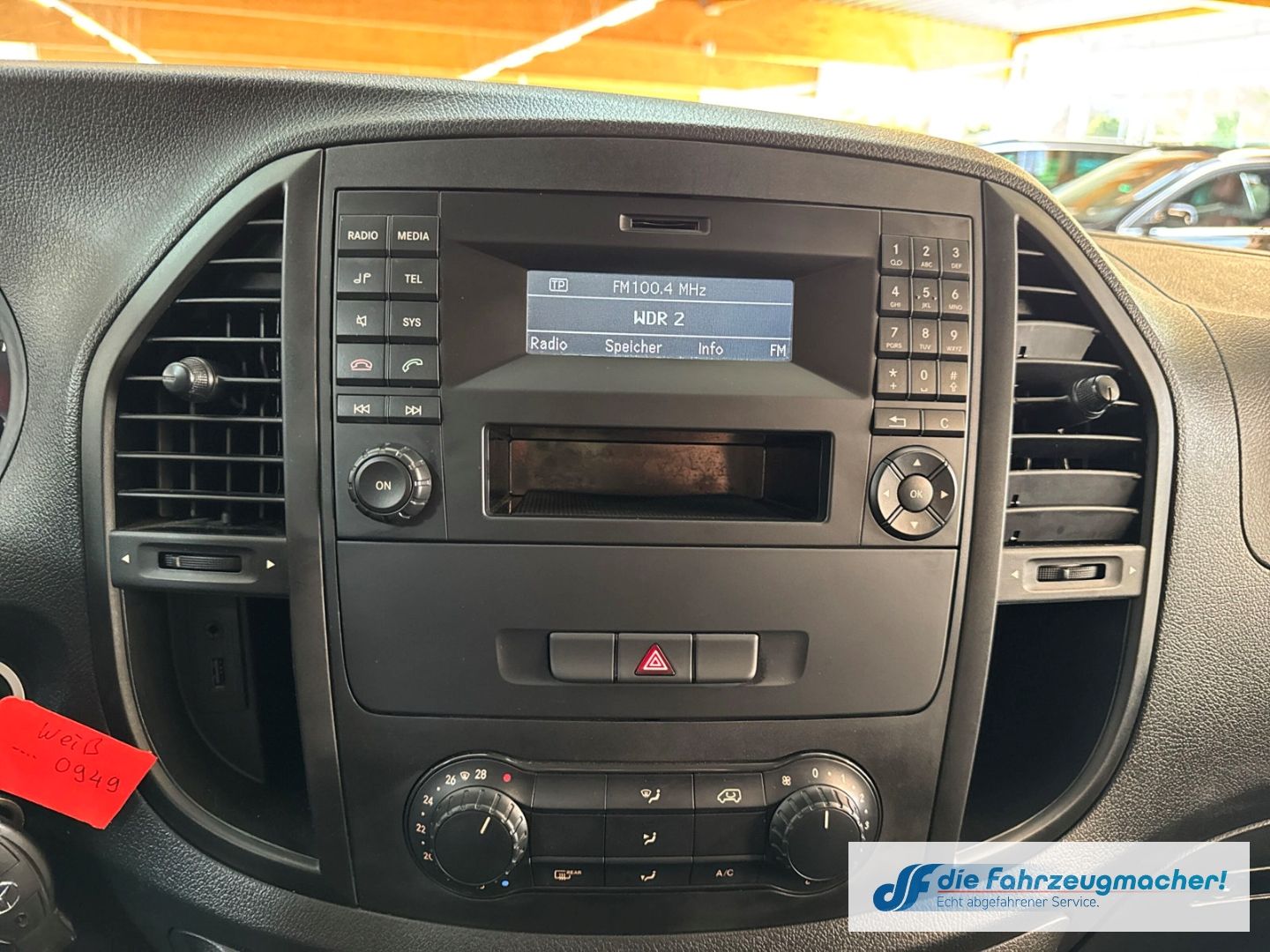 Fahrzeugabbildung Mercedes-Benz Vito Tourer 111CDI 9.Sitz. Extralang AHK Parklen