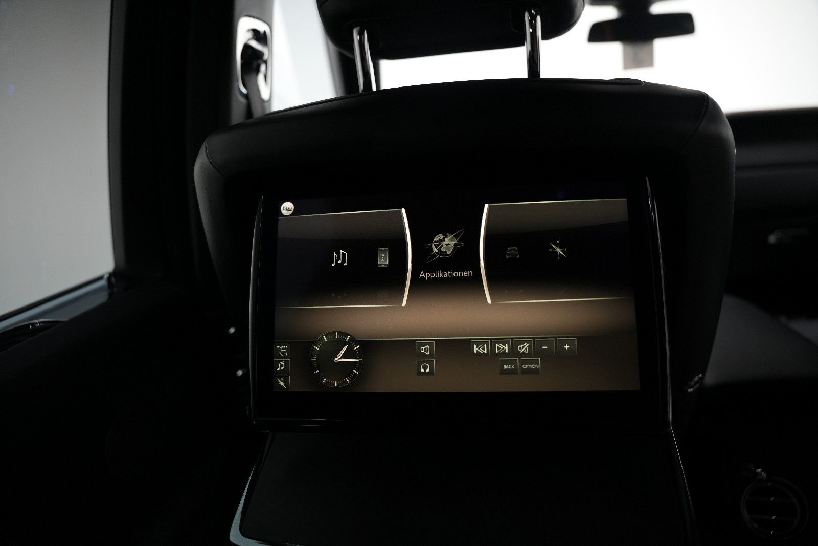 Fahrzeugabbildung Rolls-Royce Cullinan/NOVITEC/WIDEBODY/24''/FOND-TV/STERNEHIM