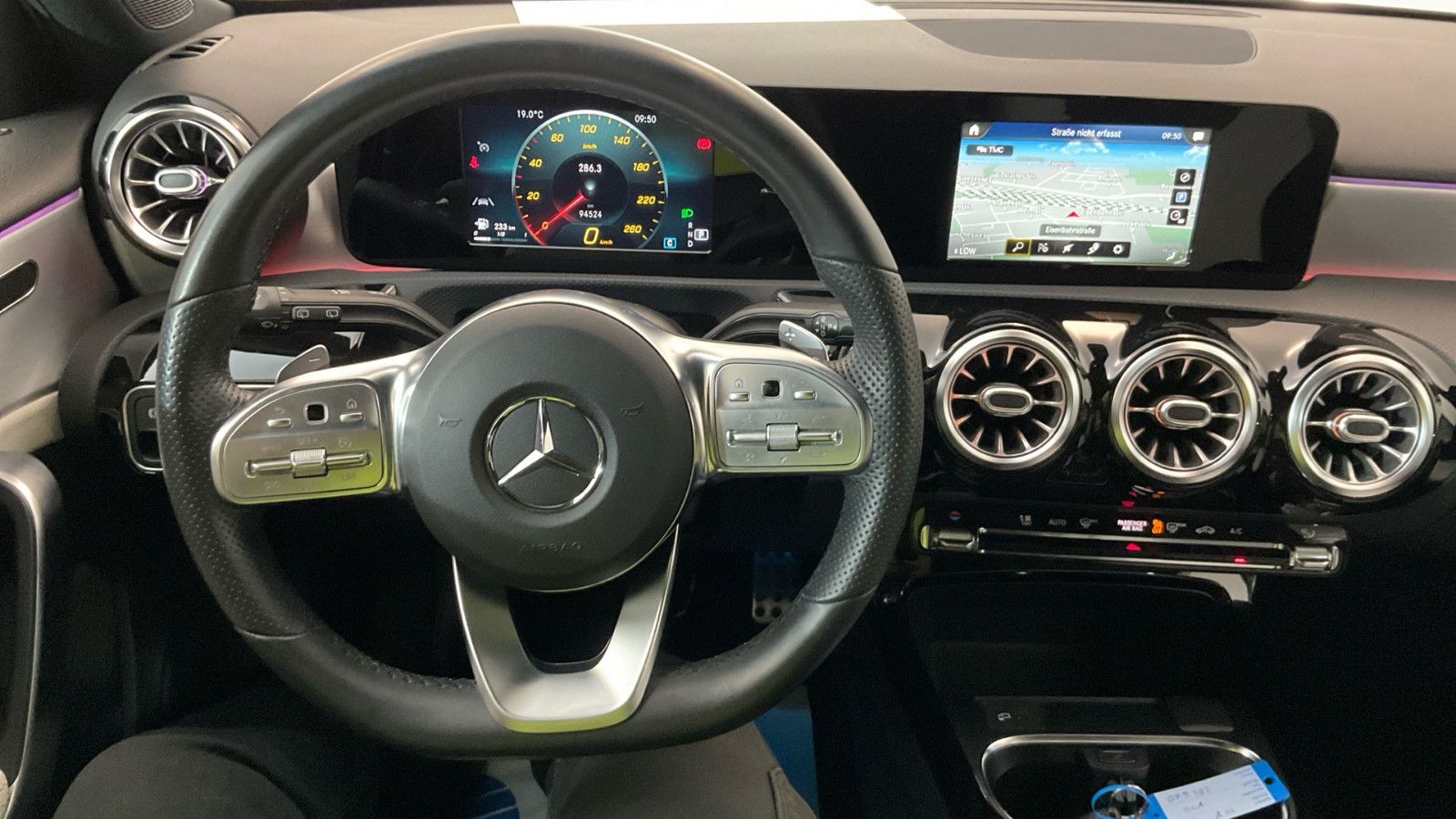 Fahrzeugabbildung Mercedes-Benz A 200d AMG LED BiColor-Leder AHK Ambi Nav Kamera