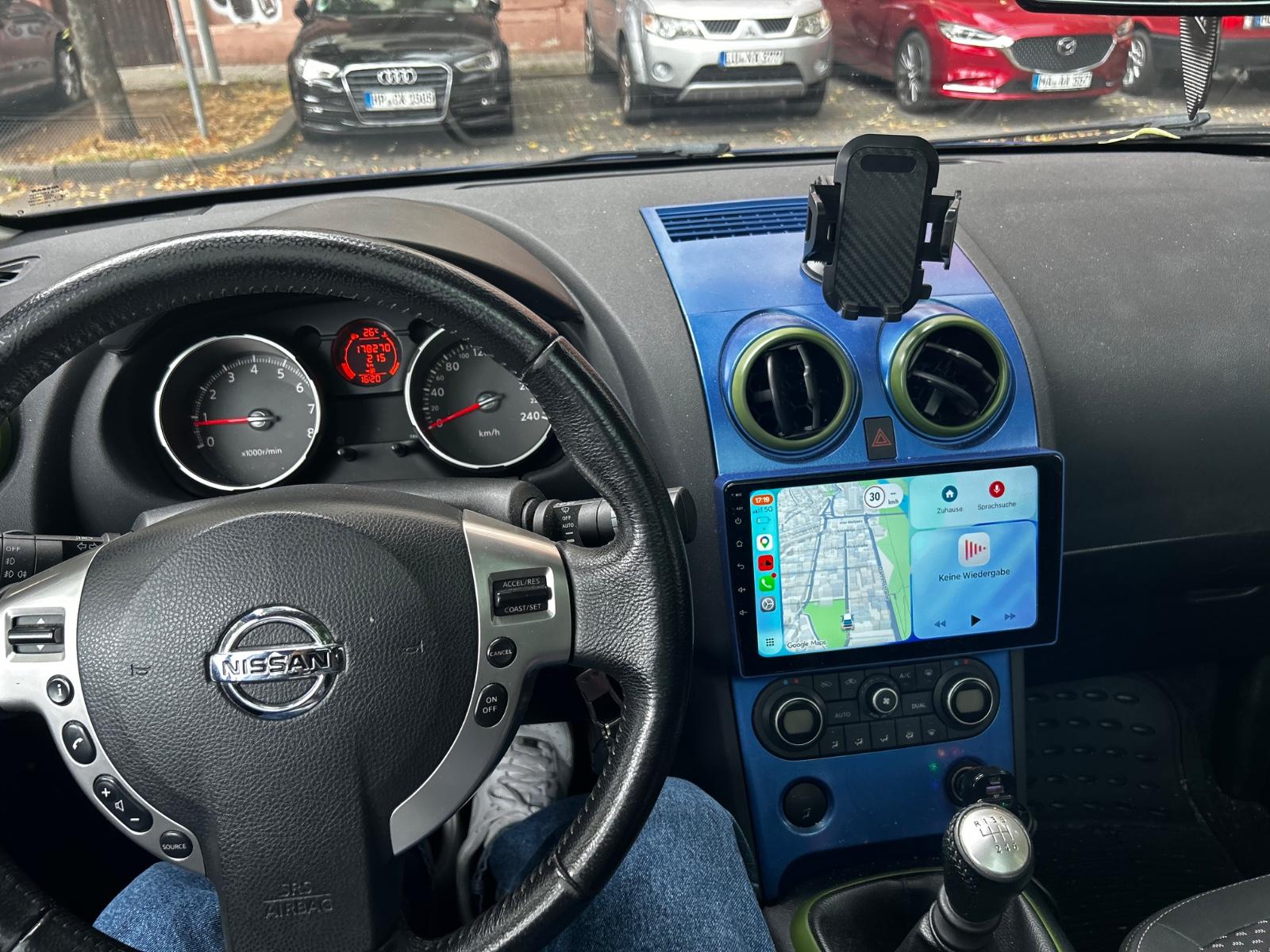 Nissan Qashqai+2 2009 — interior
