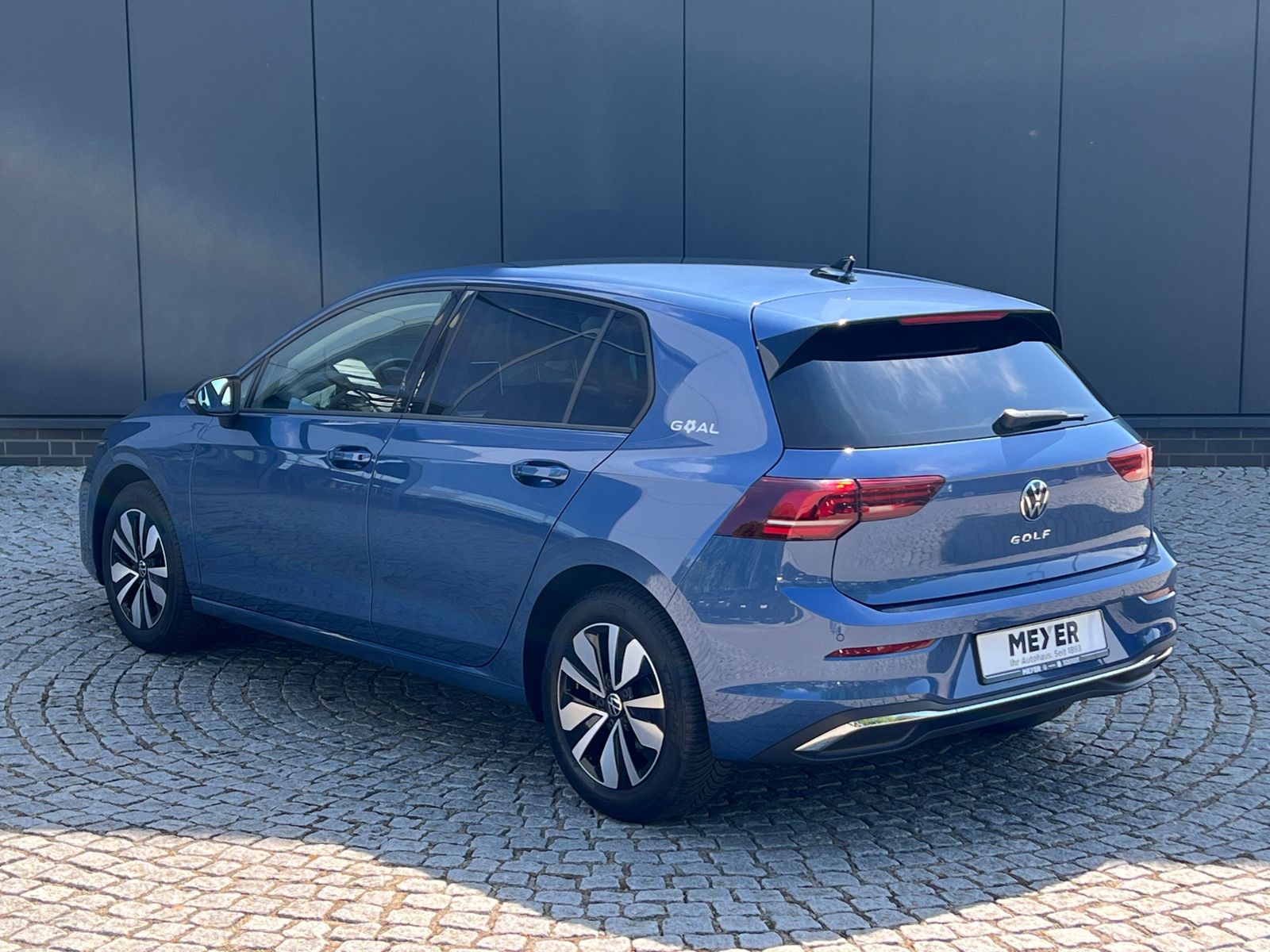 Fahrzeugabbildung Volkswagen Golf VIII Life 2.0 TDI DSG *AHK,LED,ACC,Navi,Kam