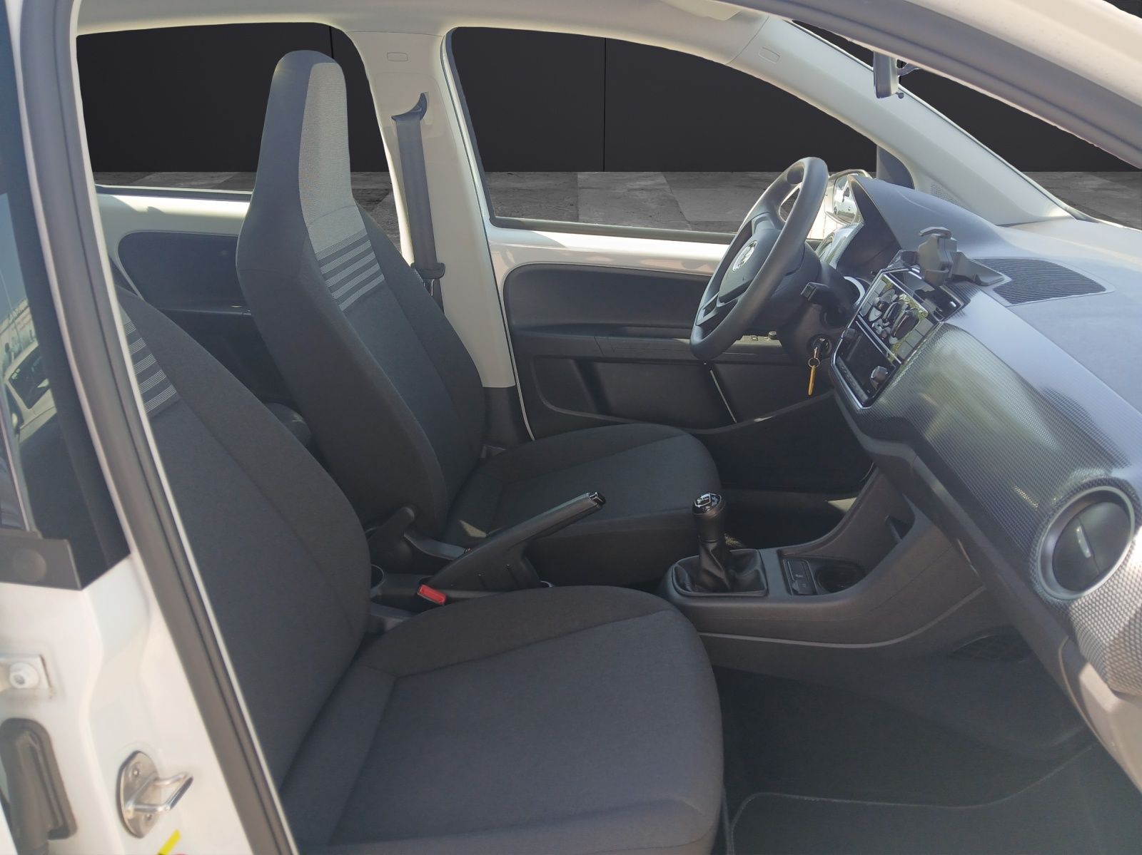 Fahrzeugabbildung Volkswagen up! Klima DAB GRA PDC SH