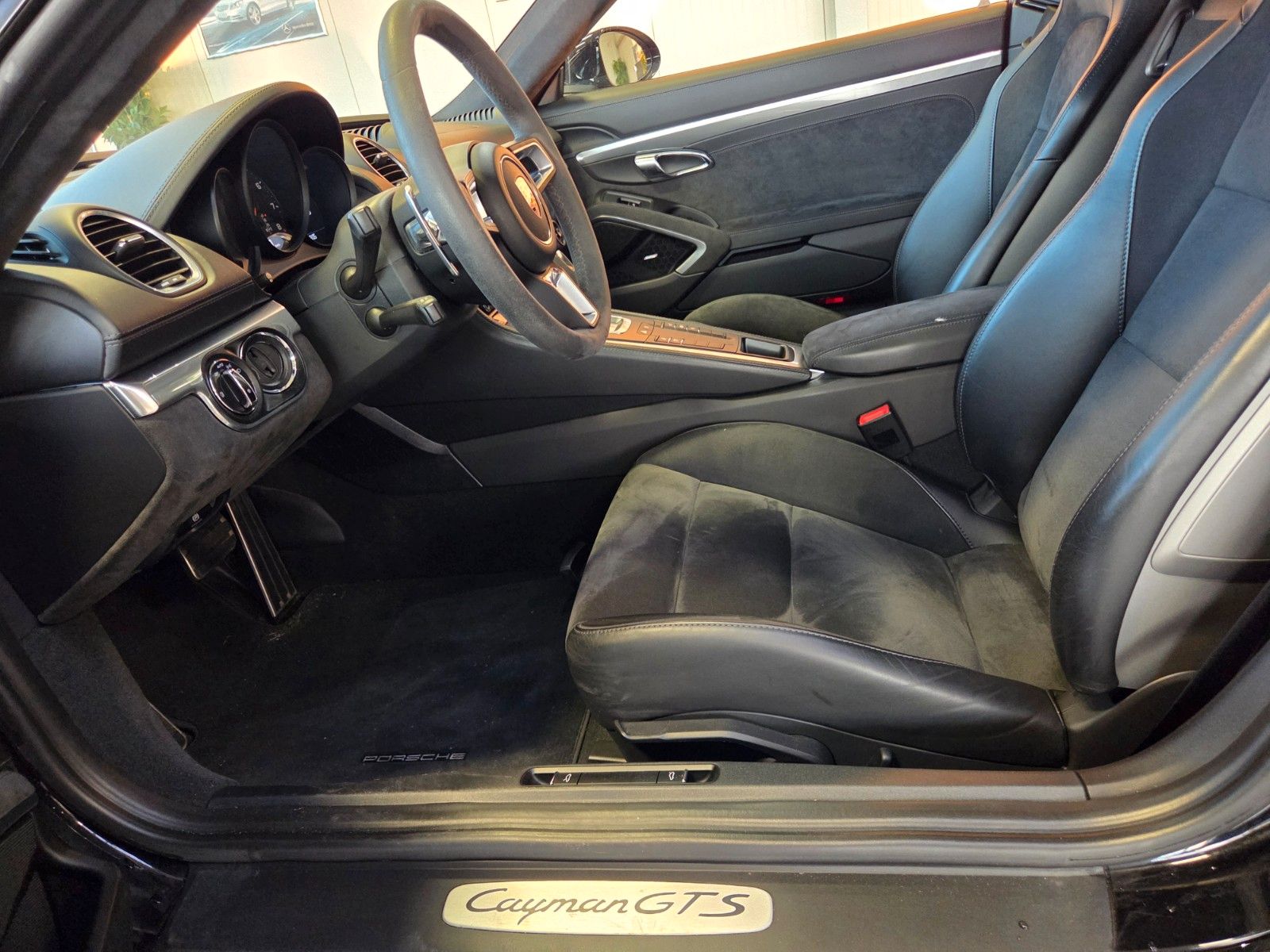 Fahrzeugabbildung Porsche Cayman 718 GTS/Sportchrono