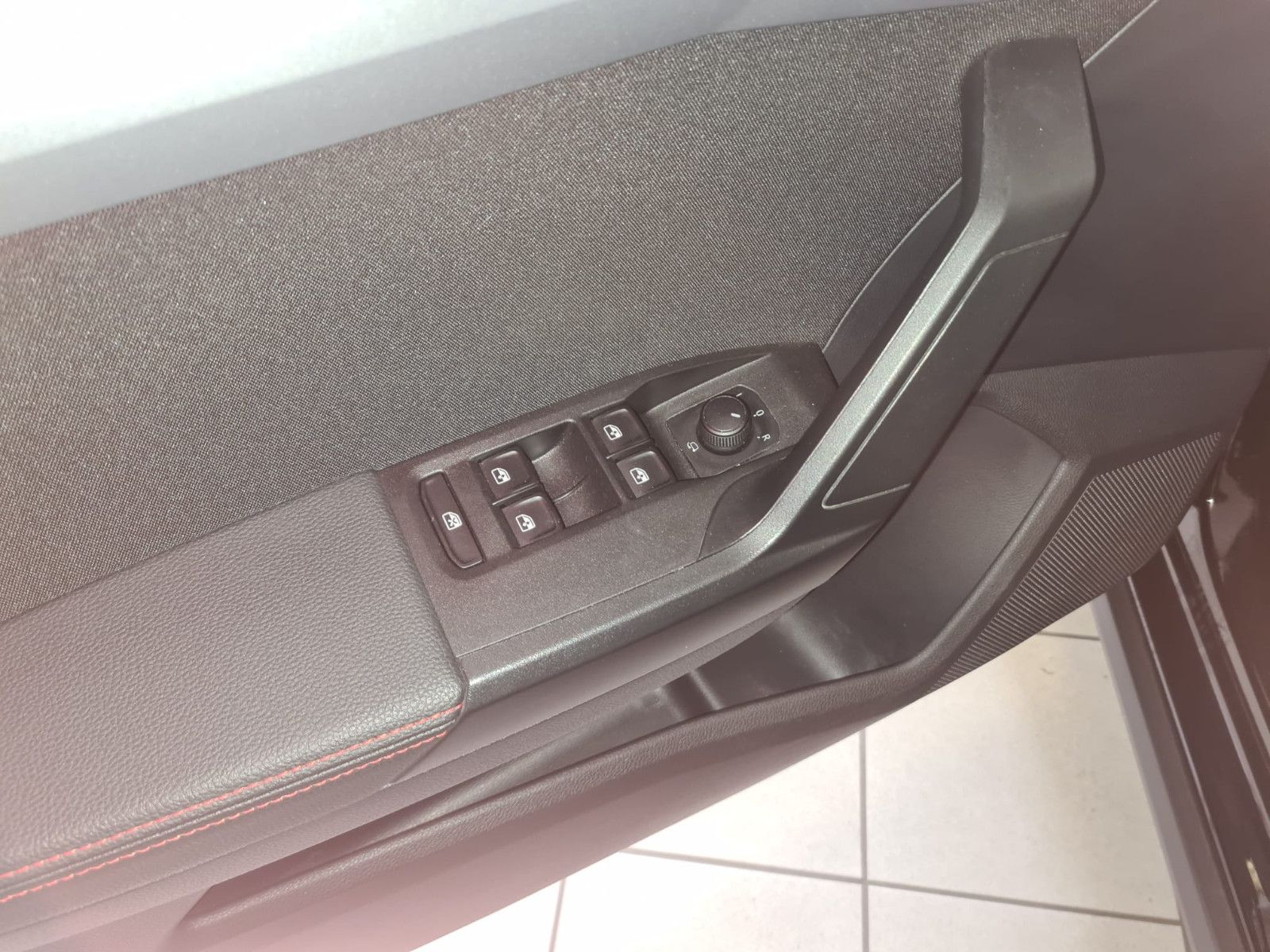 Fahrzeugabbildung SEAT Arona FR / NAVI/ KLIMA / GEPFLEGT / NUR 38TKM