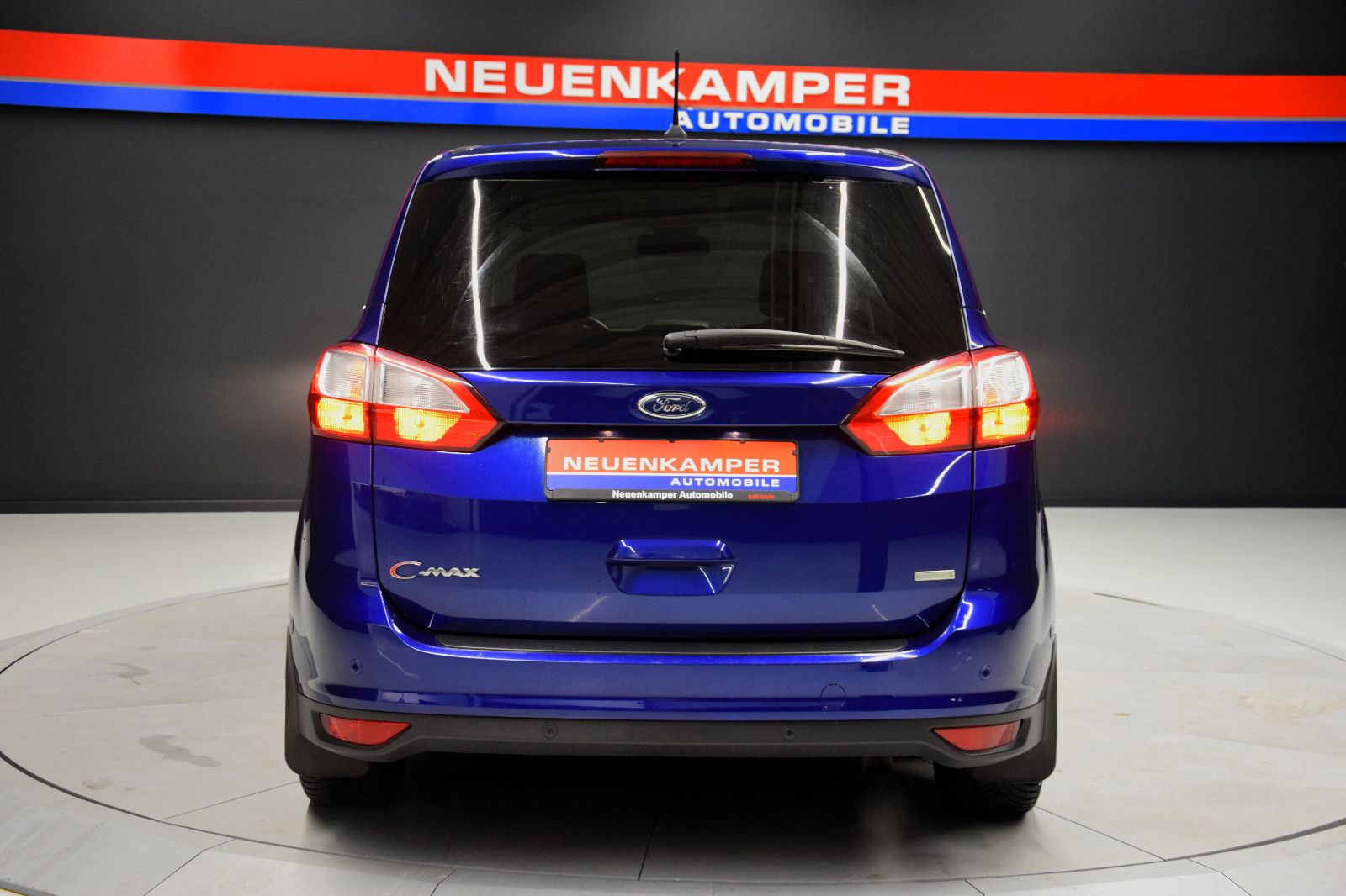 Fahrzeugabbildung Ford C-Max Titanium -defekte Kopfdichtung-Motor läuft