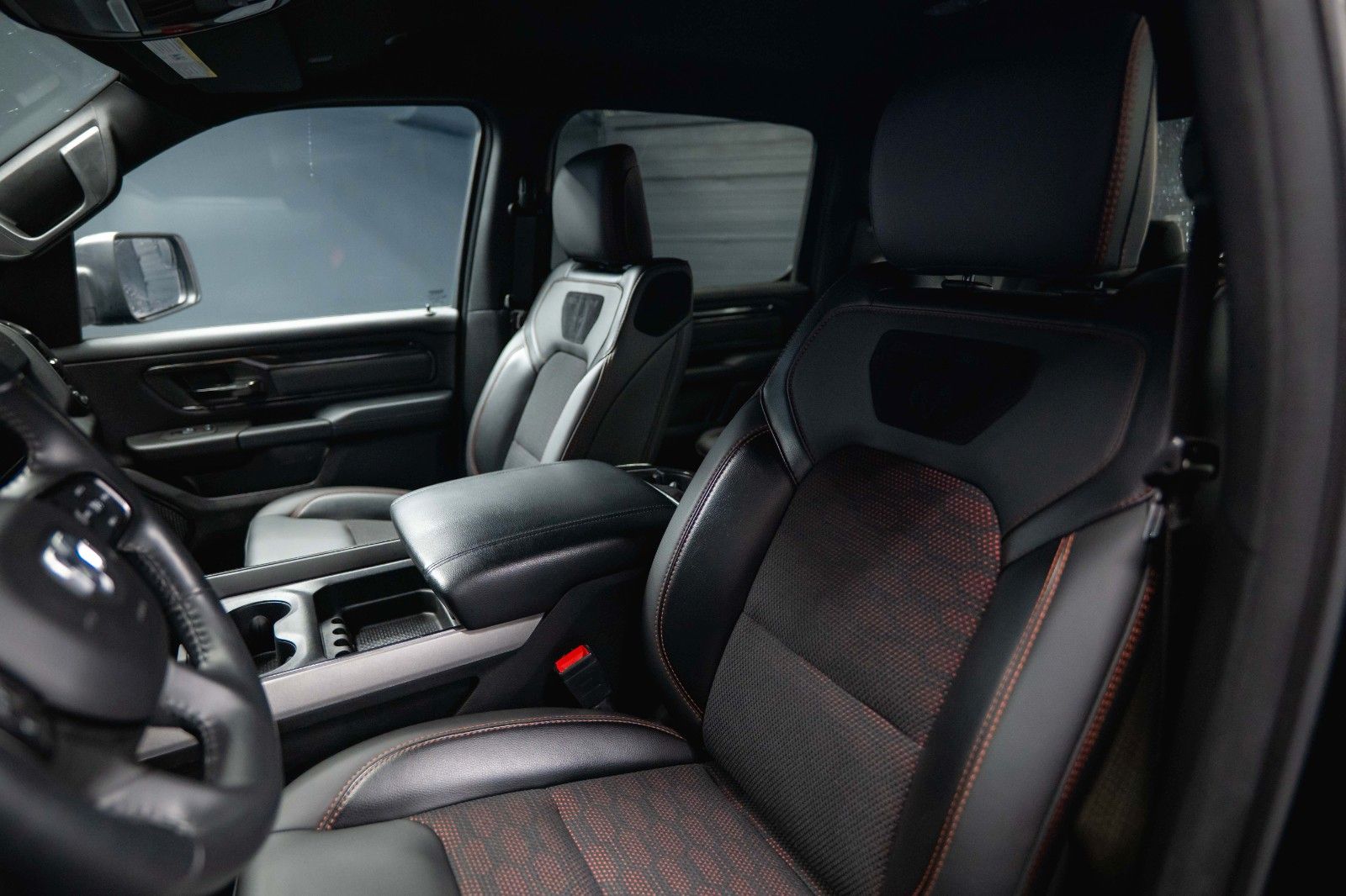 Fahrzeugabbildung Dodge RAM 5.7 V8 HEMI 4x4 Built to Serve AXLE LOCK FOX