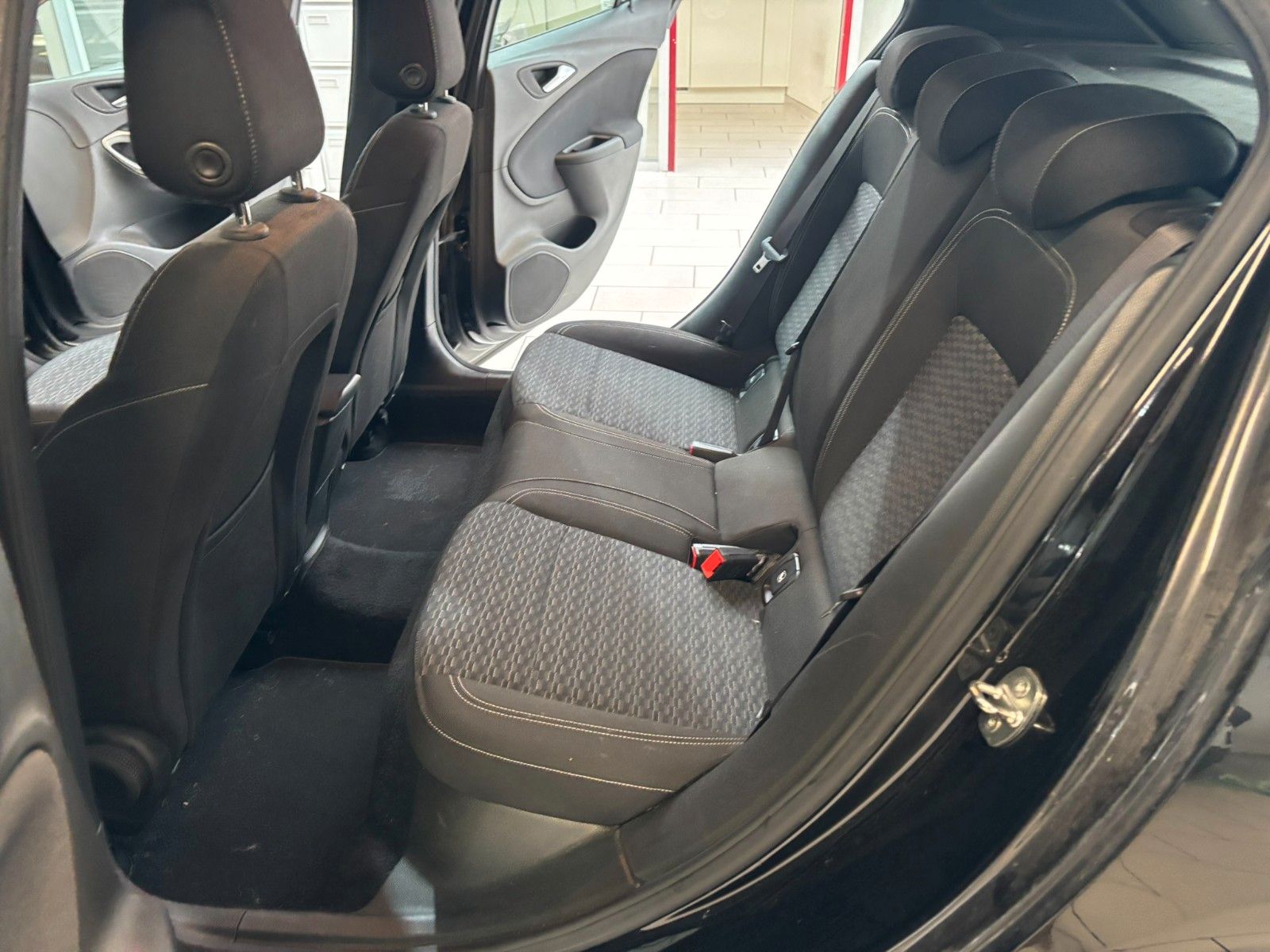 Fahrzeugabbildung Opel Astra K 1.4T 120-JAHRE KAMERA/SHZ/LHZ/ALU/ALLWET