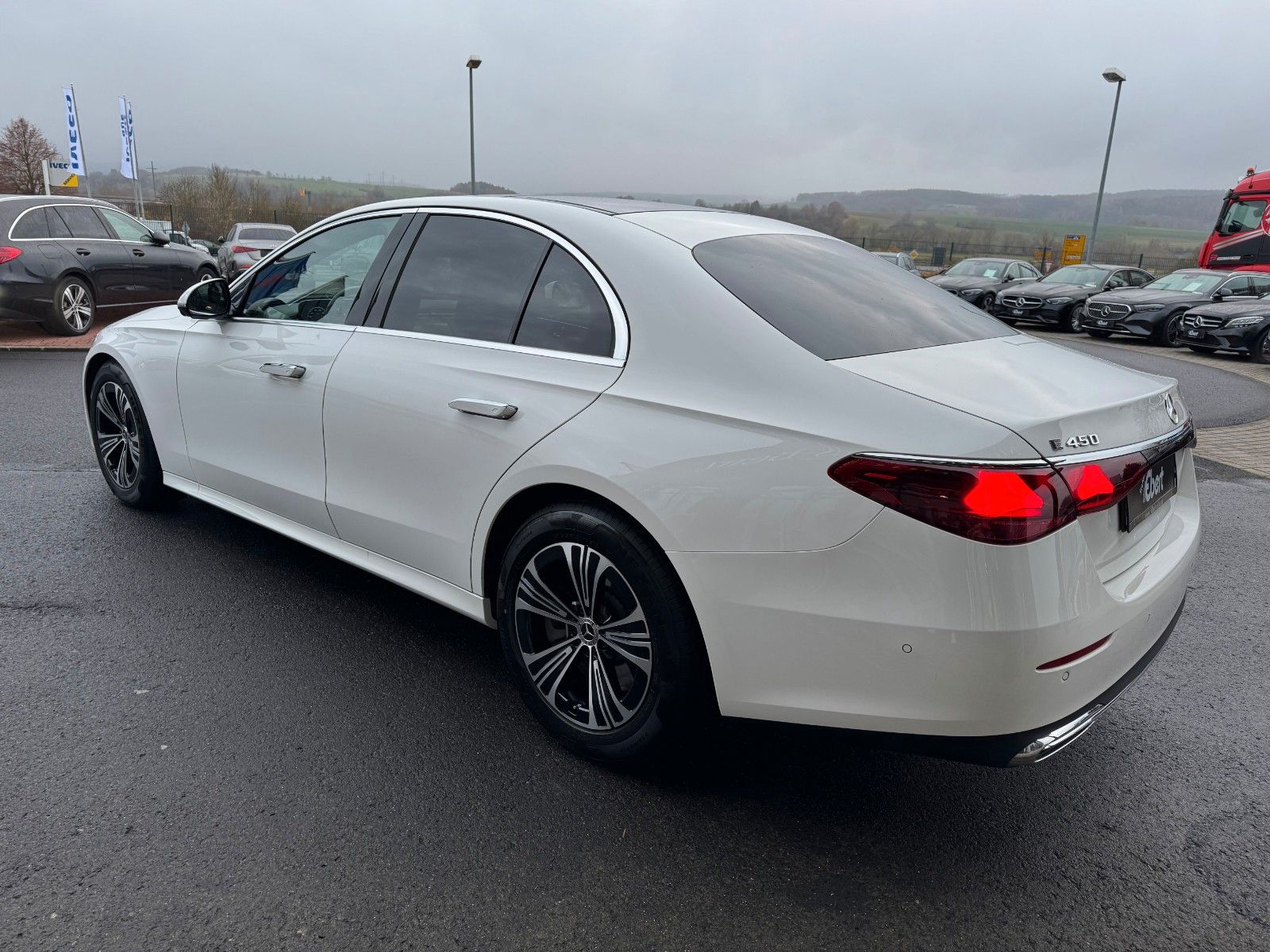 Fahrzeugabbildung Mercedes-Benz E 450 4M Avantgarde+Pano+DistrPro+Digital+360