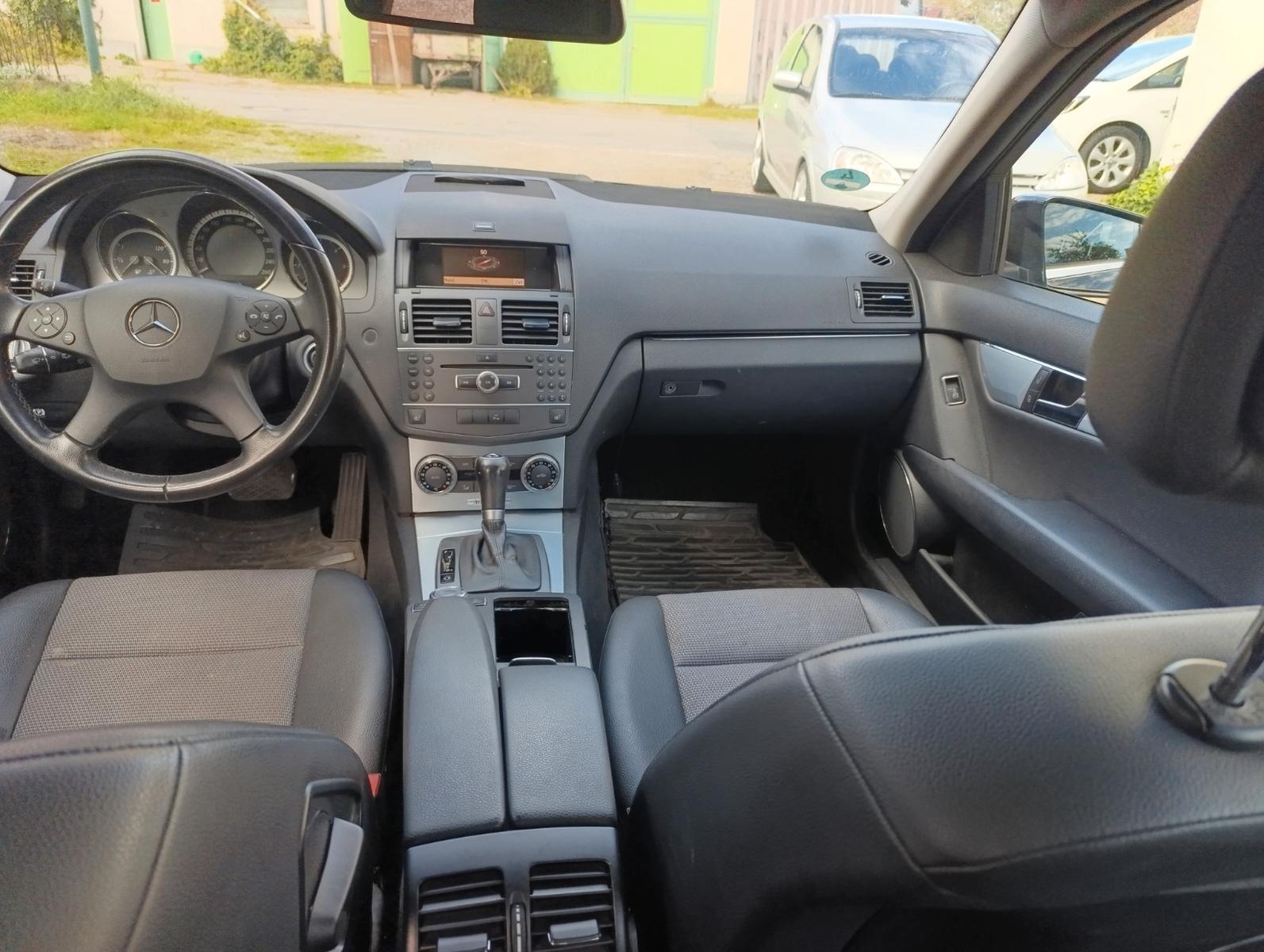 Mercedes-Benz C220 2011 — photo 10
