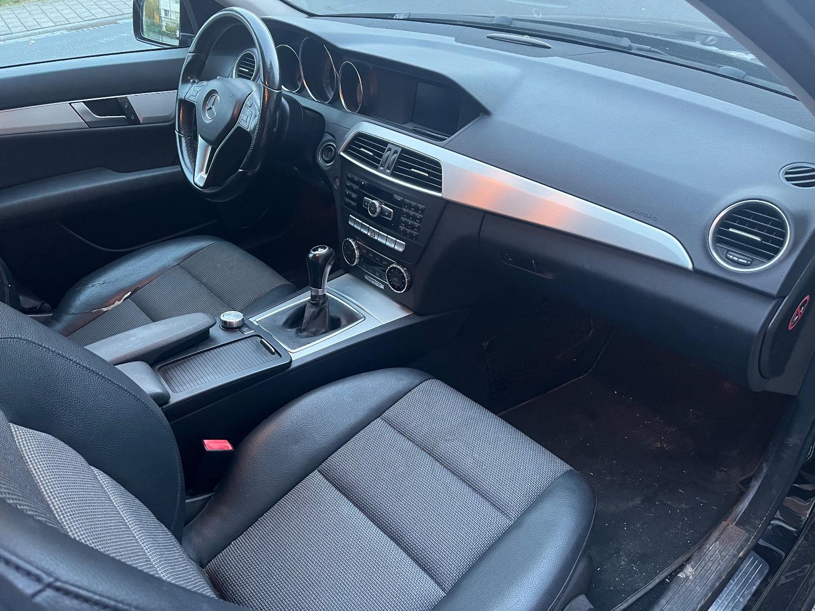 Mercedes-Benz C180 2012 — photo 11