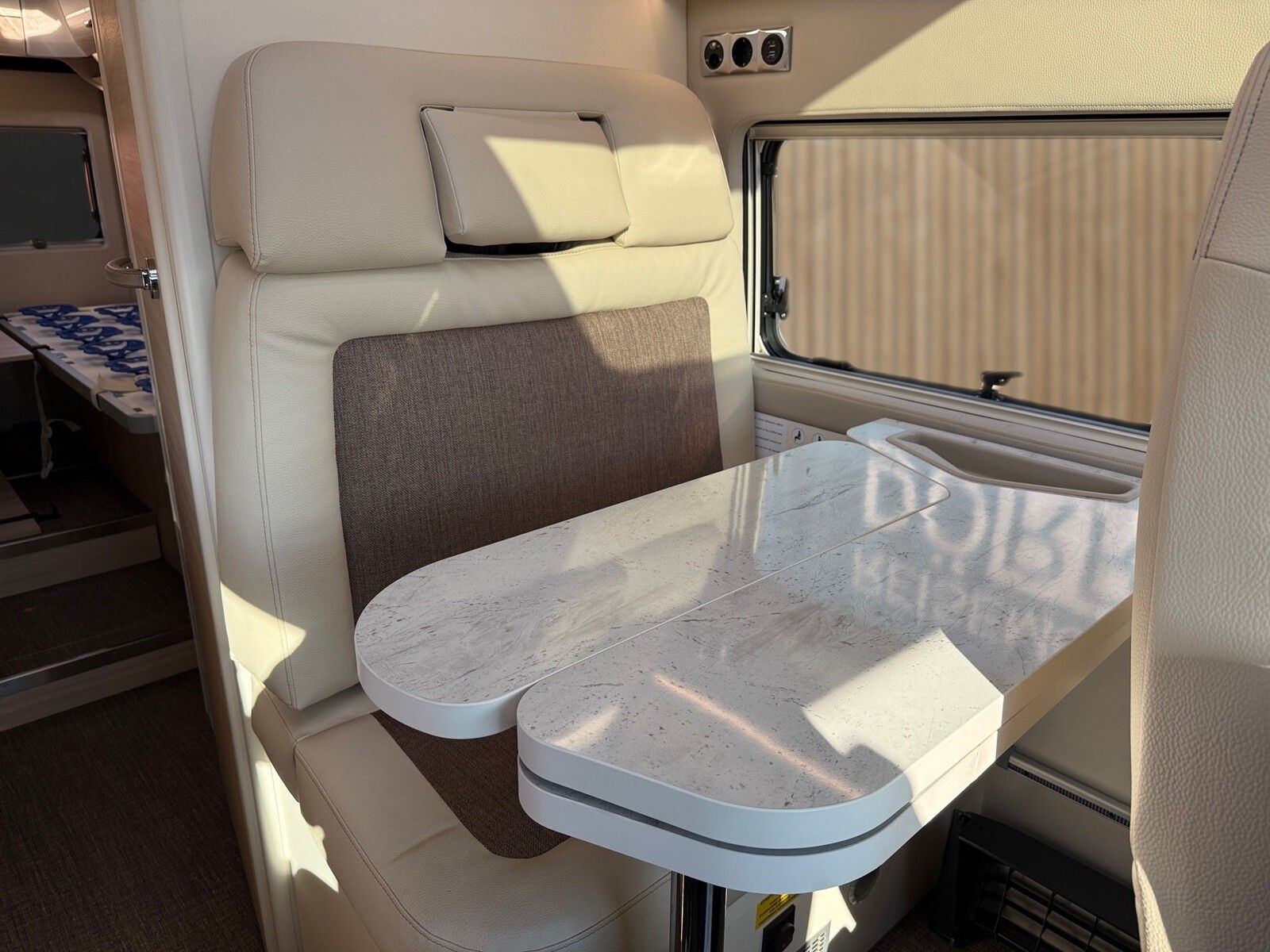 Fahrzeugabbildung Eura Mobil Van V 635 EB 180 PS, Automatik, Panoramadach