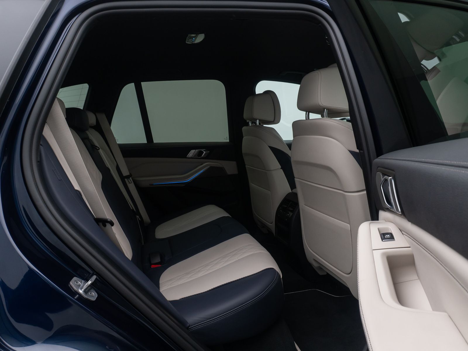 Fahrzeugabbildung BMW X5 xD45e MSport HUD H/K 360°Laser DAB Individual