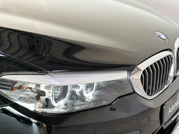 Fahrzeugabbildung BMW 520d Alarm ParkAssist Kamera LED LiveCockpitPlus
