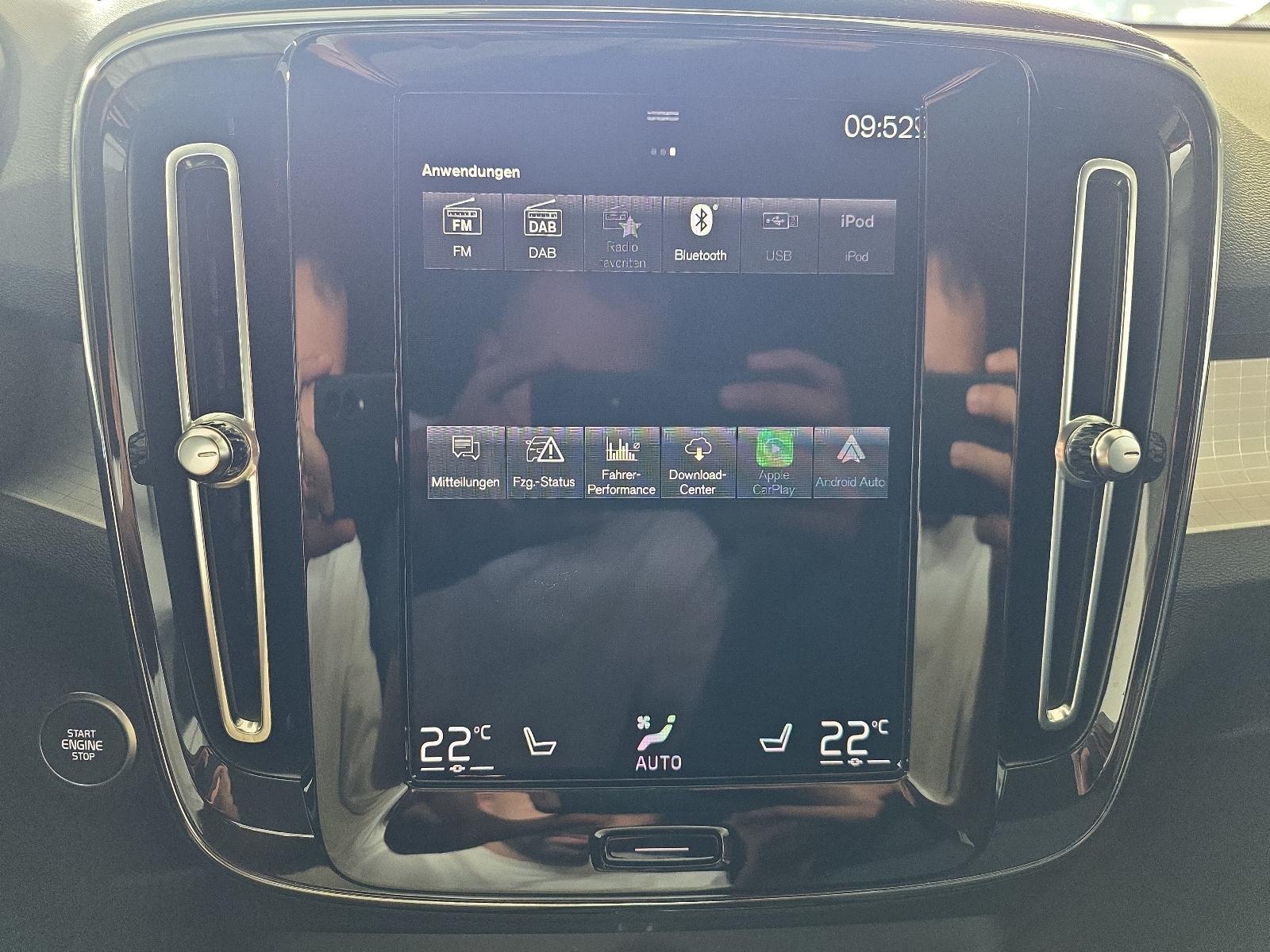 Volvo XC40 T3 Momentum Pro ACC BLIS AHK Kamera LED SHZ