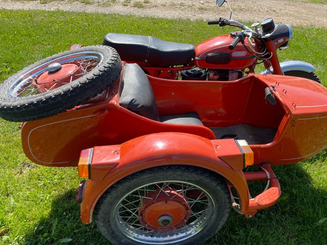 Ural 650 Gespann Deutsche Papiere 