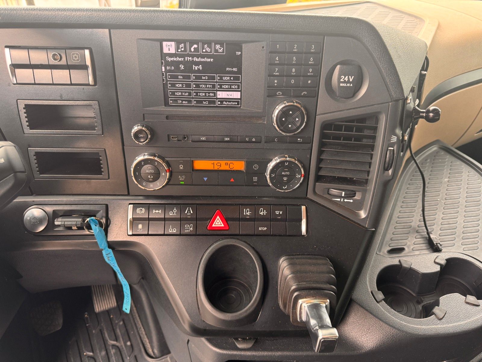 Fahrzeugabbildung Mercedes-Benz Actros 2542 LnR 6x2 Retarder Standklima