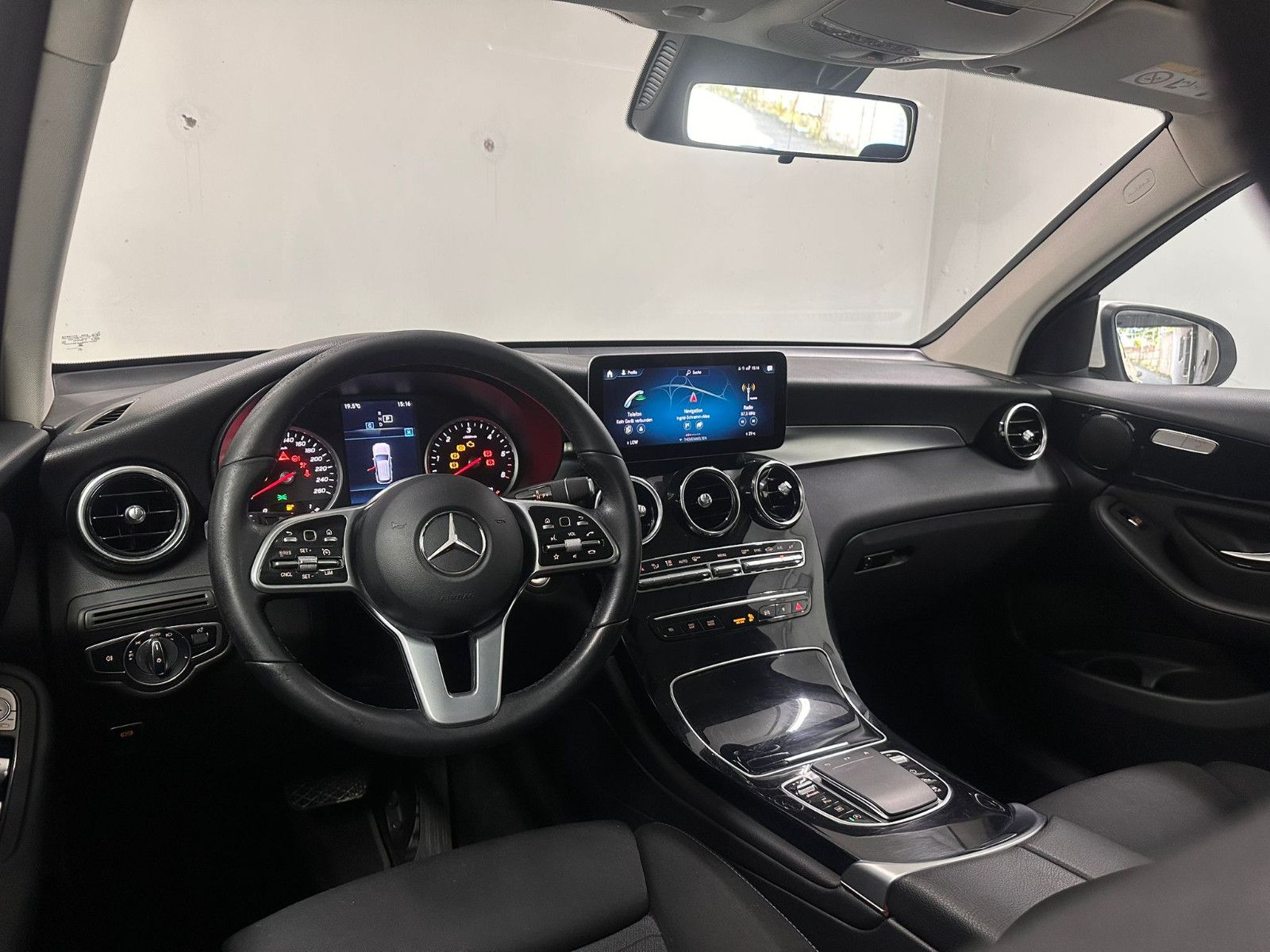 Fahrzeugabbildung Mercedes-Benz GLC 200 d 4MATIC Autom.*PANORAMA*CARPLAY*