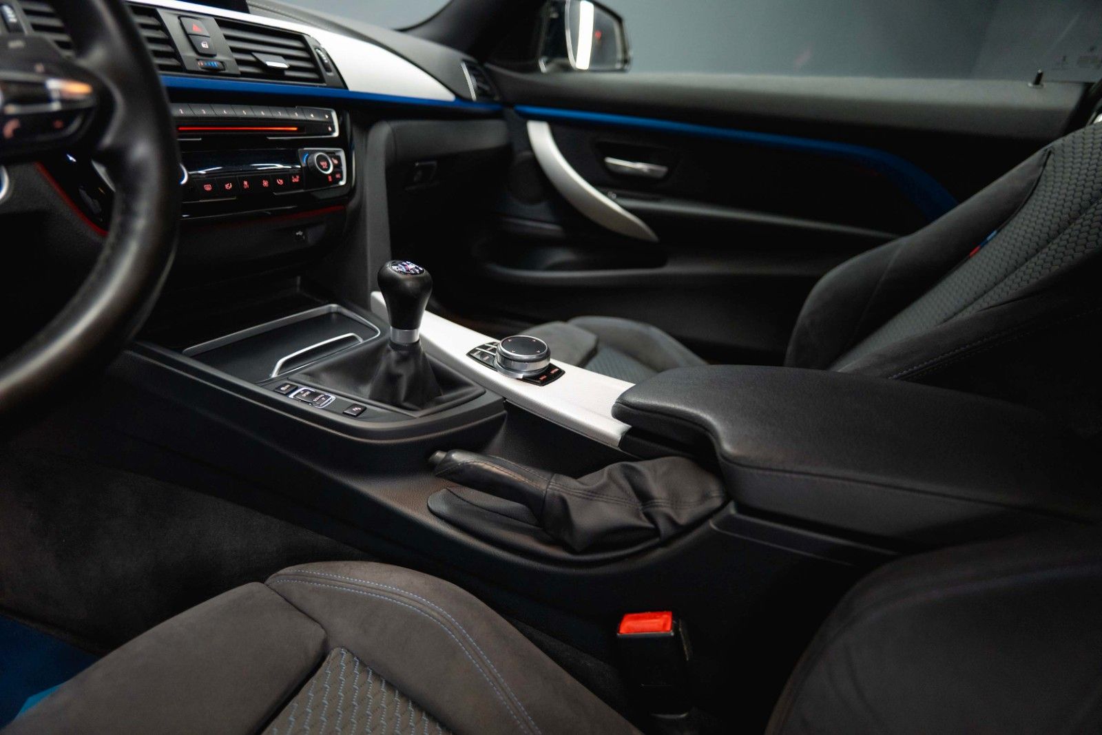 Fahrzeugabbildung BMW 420i M Sport Coupe Shadow Line Performance LCI