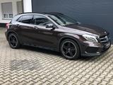 Mercedes-Benz GLA 220 d 4Matic AMG LED Navi Leder Kam Soundsy. - Mercedes-Benz GLA 220 mit Panoramadach