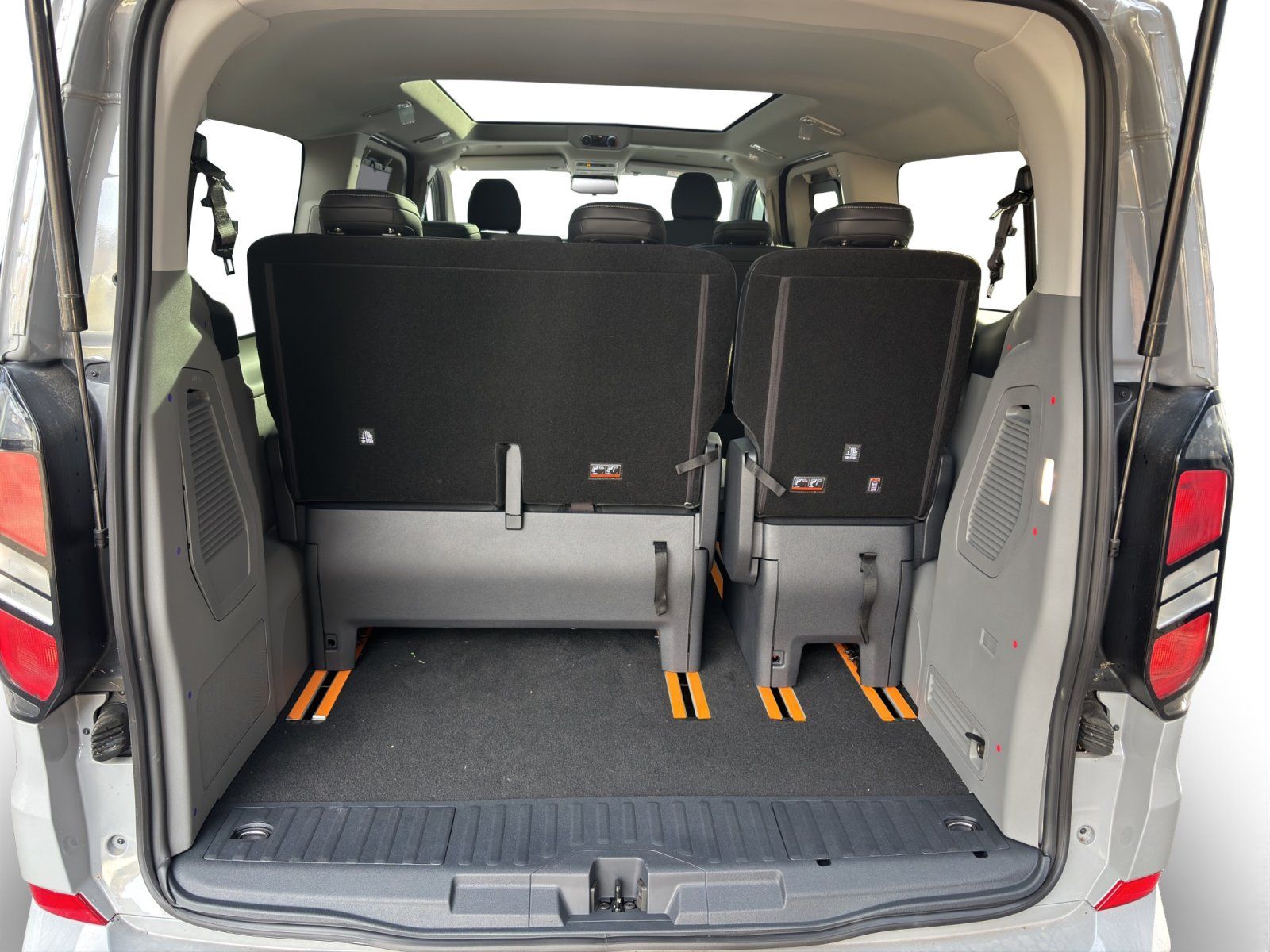 Fahrzeugabbildung Ford Tourneo Custom 320 L2 Tourneo Titanium FWD